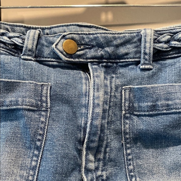 H&M Blue Denim Jean Shorts with Woven Belt | Mid-Rise Fit | Size 8 | Cuffed Hem - Picture 2 of 6